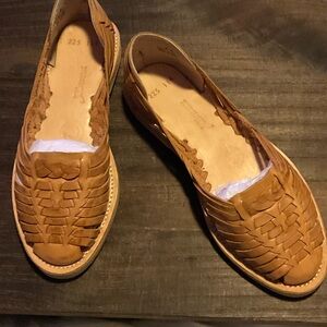 Huaraches Brown Woven Leather Flats